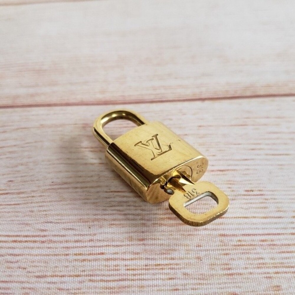 Louis Vuitton #318 Padlock and Key